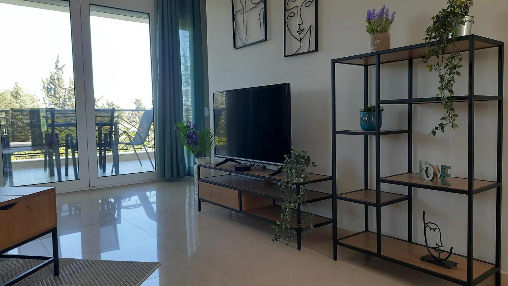 Bright New Garden Villa Hanioti